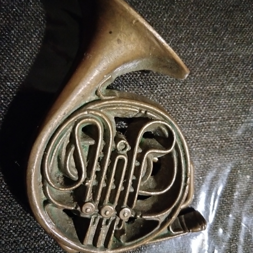 Vintage metal belt buckle brass, French horns, music 3D.